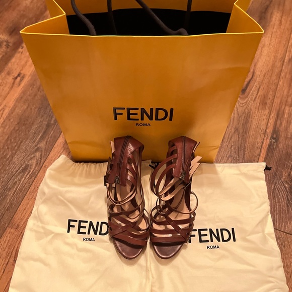 Fendi heels with dust bags - Picture 4 of 8